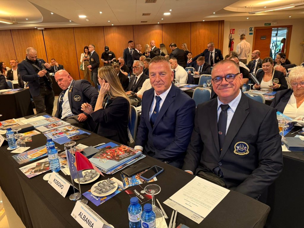 Dy delegatë të Kosovës të ulur në tryezën e Kongresit EFBB.