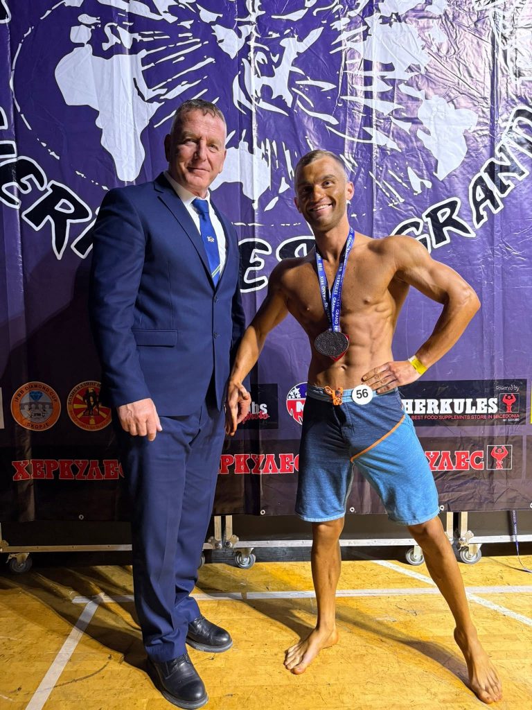Donart Berisha me medaljen e bronzit në Herkules Grand Prix 2026 në Ohër.