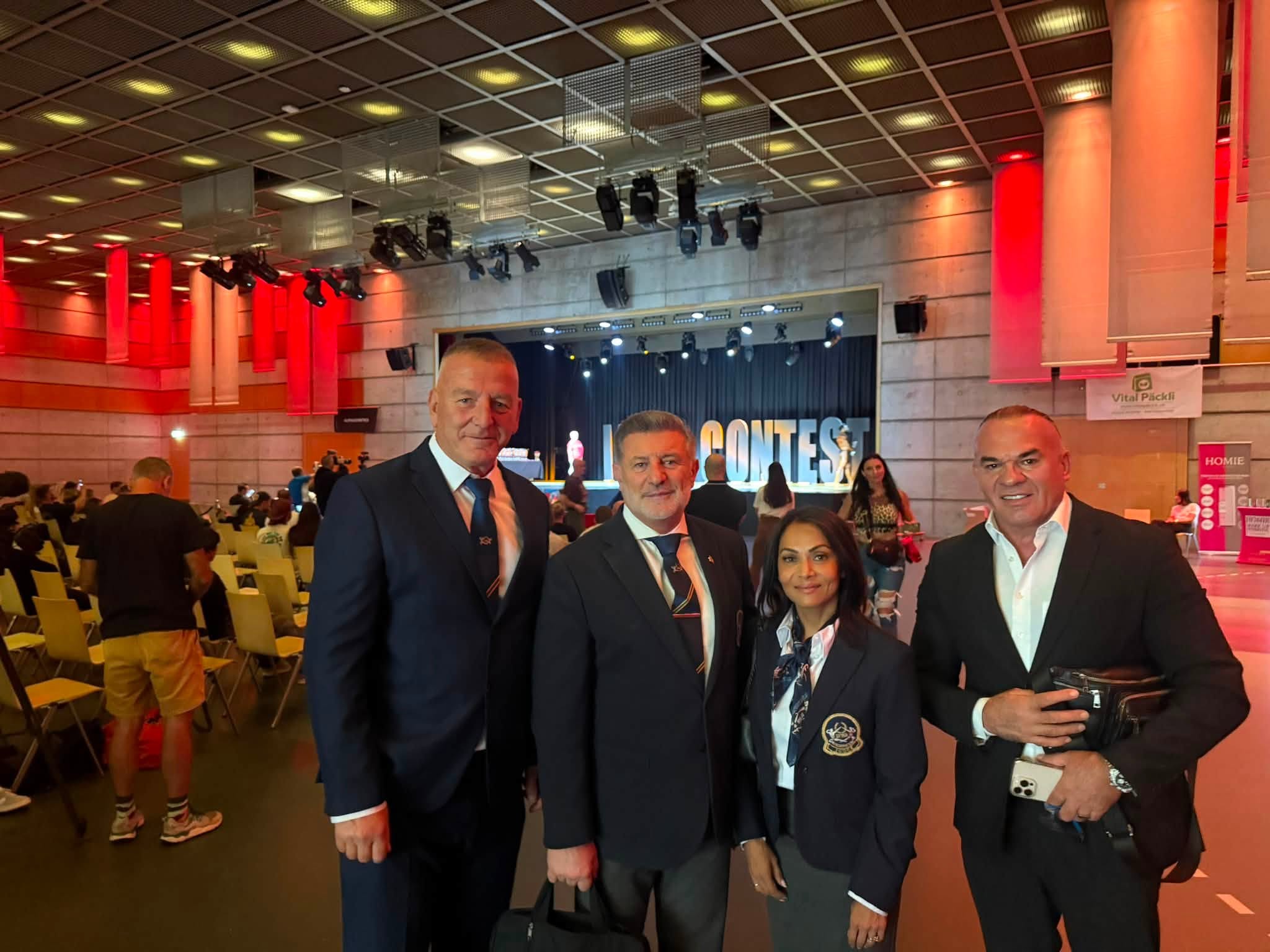 Përfaqësues të FBBFK-së me zyrtarë në garën Mr. Universe Switzerland 2026 në Zürich.